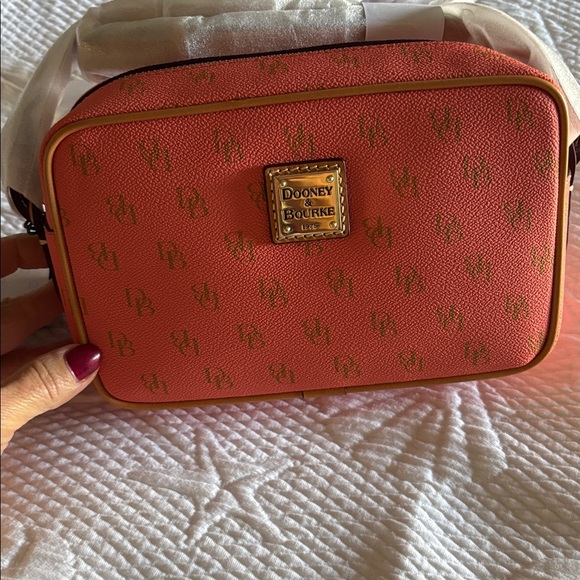 Dooney & Bourke Loni Signature Logo Crossbody Bag in Coral/tan leather NWT. - Picture 3 of 6